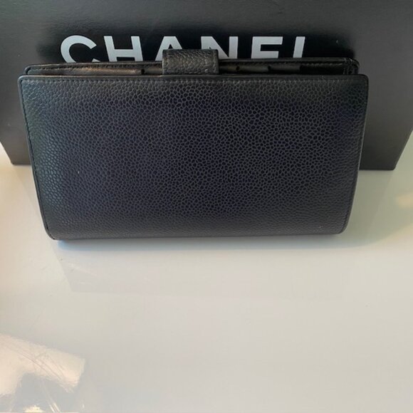 CHANEL CC Logo Caviar Leather Wallet - Picture 9 of 9